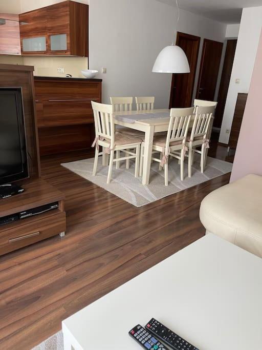 Priestranny 3 Izb. Apartman V Centre S Parkovanim. بانْشكا بيشتريتْسا المظهر الخارجي الصورة