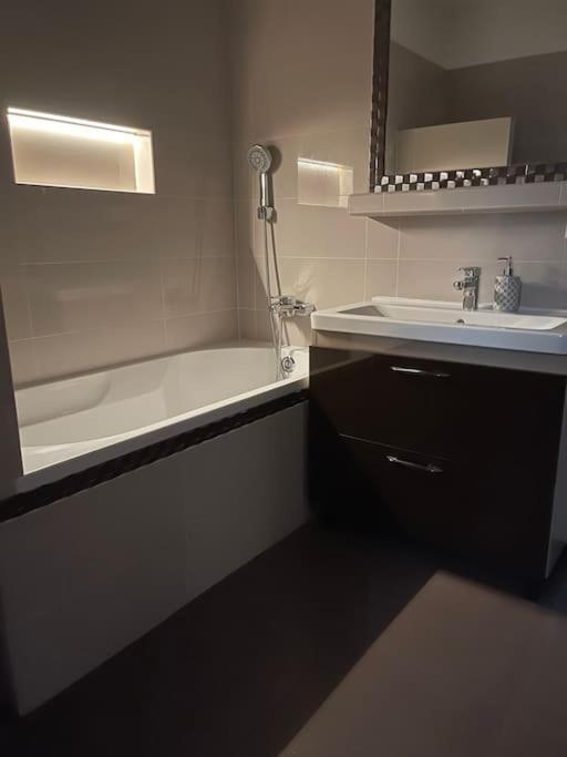 Priestranny 3 Izb. Apartman V Centre S Parkovanim. بانْشكا بيشتريتْسا المظهر الخارجي الصورة