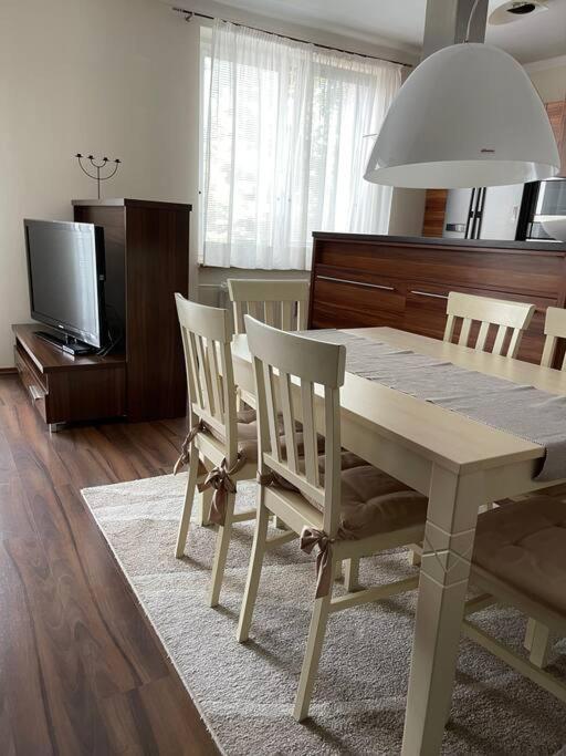 Priestranny 3 Izb. Apartman V Centre S Parkovanim. بانْشكا بيشتريتْسا المظهر الخارجي الصورة